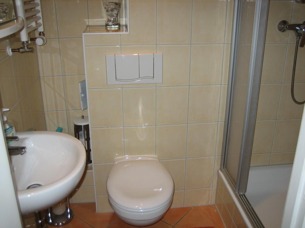 Haus Ostseeatoll Apartment Rostock Bilik gambar
